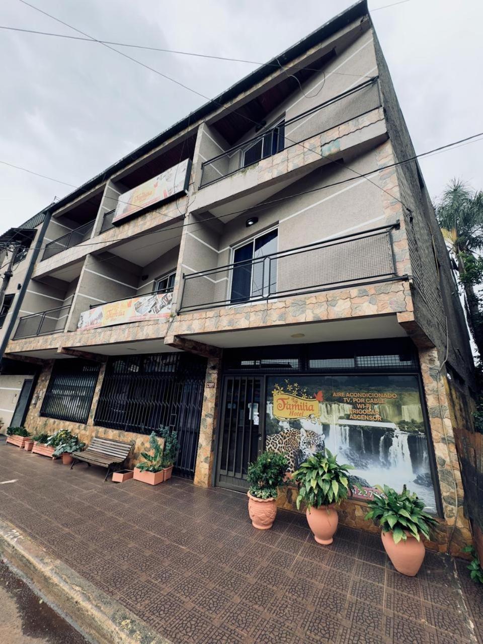 La Familia Apartahotel